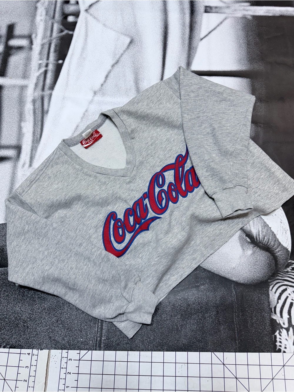 Coca Cola VNTG 90s  made in USA sz Large Cropped Raw Hem Sweatshirt A54 - Picture 4 of 5